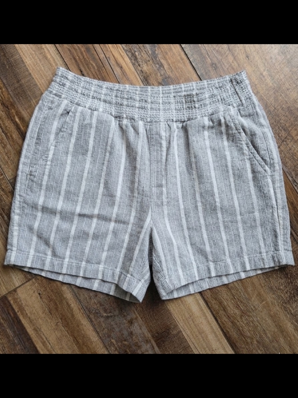 Briggs Linen Blend Striped Shorts Small Grey White Smocked Waist Pockets